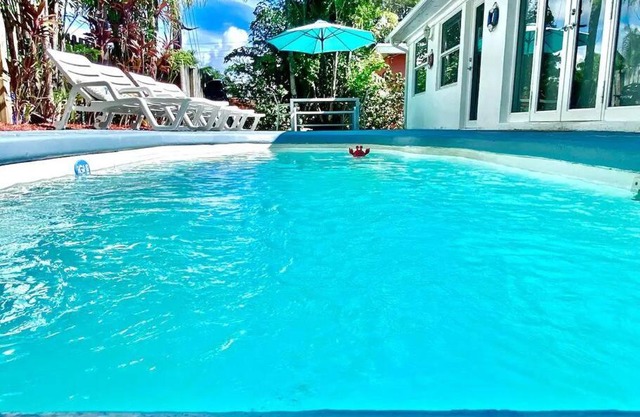 5BD House - Pool+BBQ+King beds - 3 min to beach