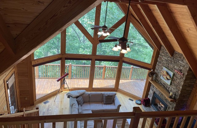 5BR 4 Ba 3800 sf Riverfront Mtn Lodge on 5 acres w Gameroom, Hot Tub, Fire Pits