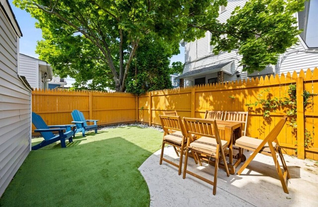 5BR Beach Home - Sleeps 12 - 3 Blocks to Beach