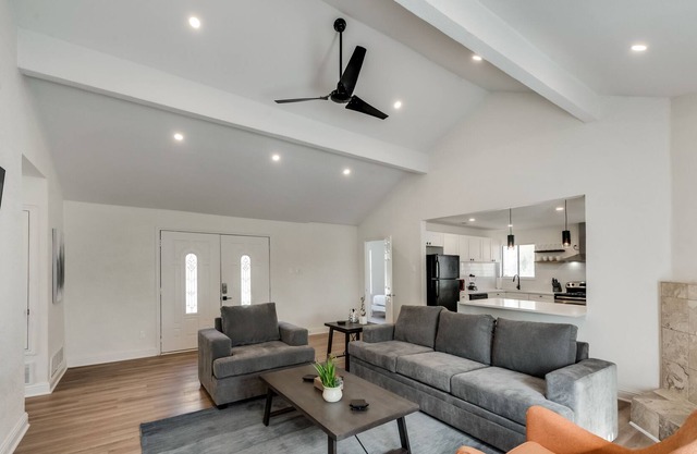 5BR Home -Swimming Pool -10 Min. to Downtown