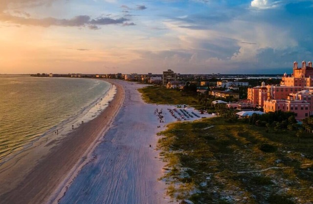 5BR WtrFrnt Villa w/Pool - Blissful walk to Beach