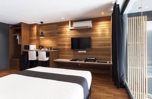5ive Beach House Hotel