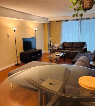 5th Floor Cozy 1 Bedroom Condo with Parking