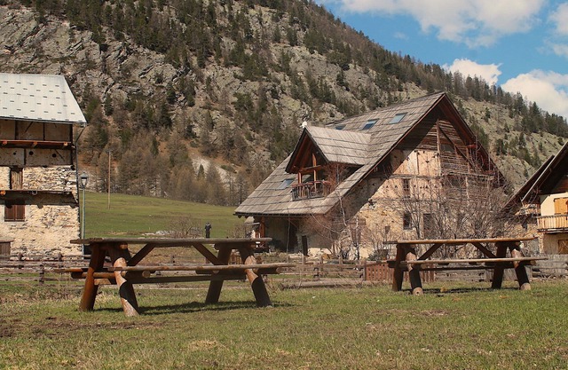 6/7-person chalet with fireplace, sauna and Jacuzzi. Serre Chevalier Valley