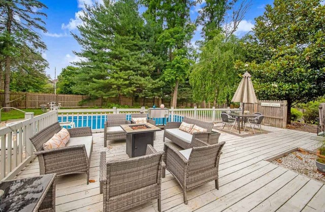 6-Bdrm Oasis Private Pool, Sesame Place, Princeton