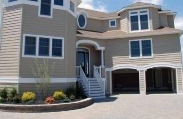 6 bedroom accommodation in Harvey Cedars