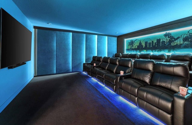 6 Bedroom Home w Movie Theater at Villatel Orlando Resort - Private Pool