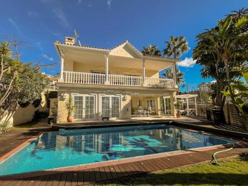 6 bedroom villa near Calahonda