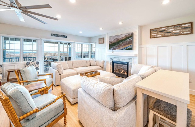 6 BR Beachfront Paradise on the Gold Coast– Sleeps 18!