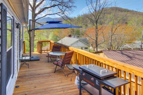 6 Mi to Blue Ridge Parkway Home with Deck and Views!