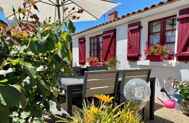 6 minutes from the beach, for this charming farmhouse of 50m2 with enclosed garden