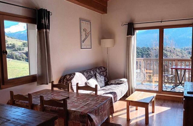 6-person apartment with Wifi and mountain view