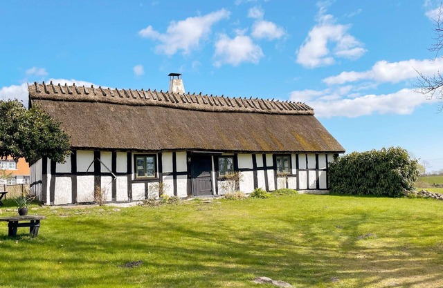 6 person holiday home in DEGEBERGA