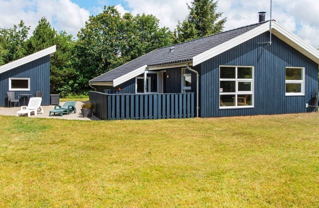 6 person holiday home in Ulfborg-By Traum