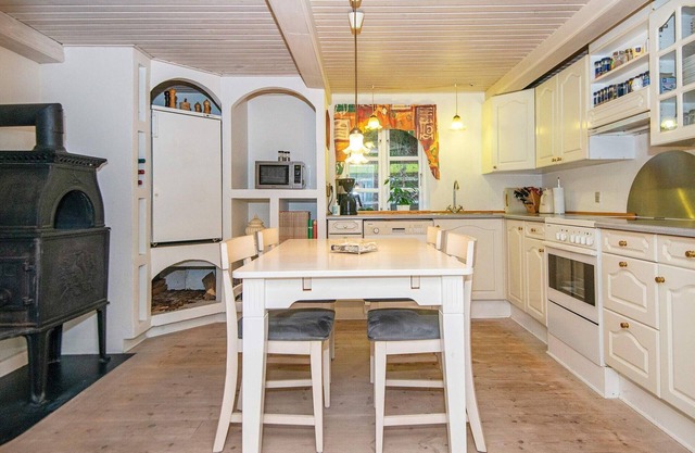 6 person holiday home in Grenaa
