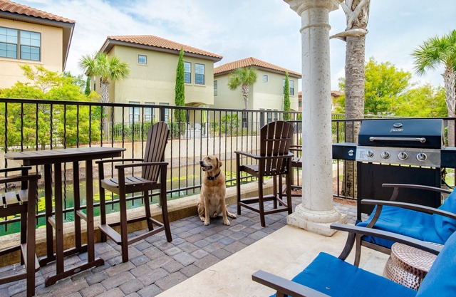 6-Seat Golf Cart ~ Pet Friendly ~ Community Pool