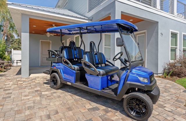 6-Seat Golf Cart ~ Spacious Living Area ~ Private Balcony ~ Community Pool