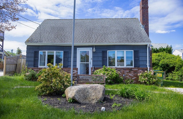 6 Tupper - New! 3BR Near Town Neck Beach w/Fenced in Yard, Pet Friendly!