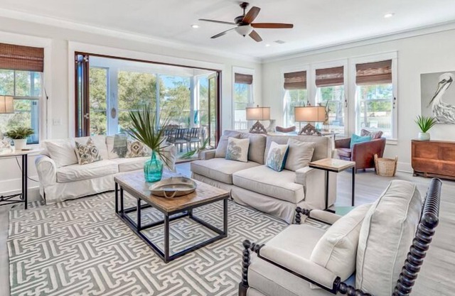 600+ FREE Activities / Sand Dollar Retreat / Huge Screened Porch / Steps to Pool / 4 Bikes