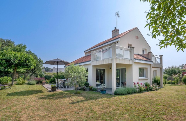 600m from beach - House for 8 - Garden