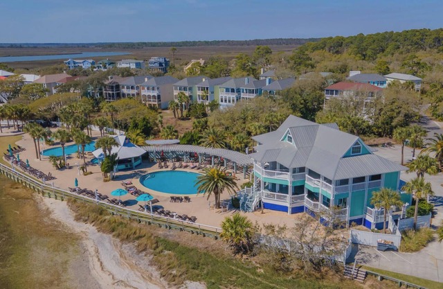 601 Dolphin Rd