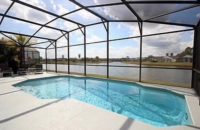 606 Peaceful Lake View family vacation home, single story. Close to Disney