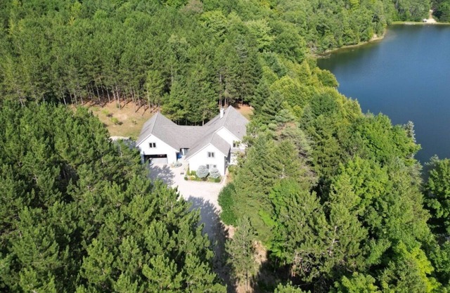 62 acre Family Retreat with Private Lake and Walking Trails