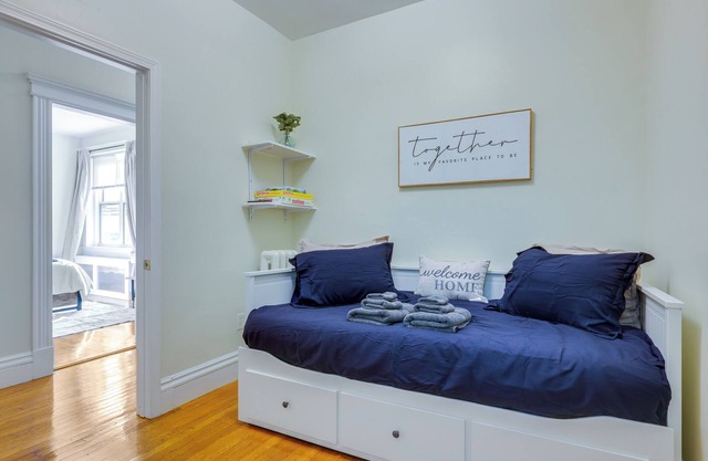 65inTV:Free Parking:Longwood:King Bed:Full Kitchen
