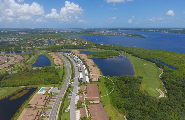 6611-202 Beautiful Veranda close to the pools and golf membership