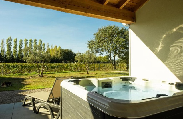 66A2 - Cottage Grenache - jacuzzi - au coeur du vignoble