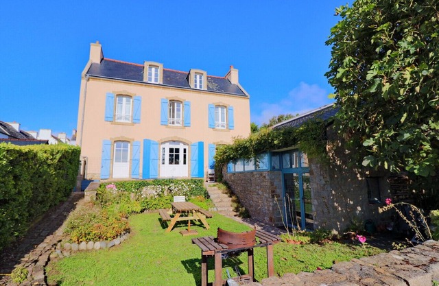 687-Villa Kerguélen, sea view, 100m from the beach