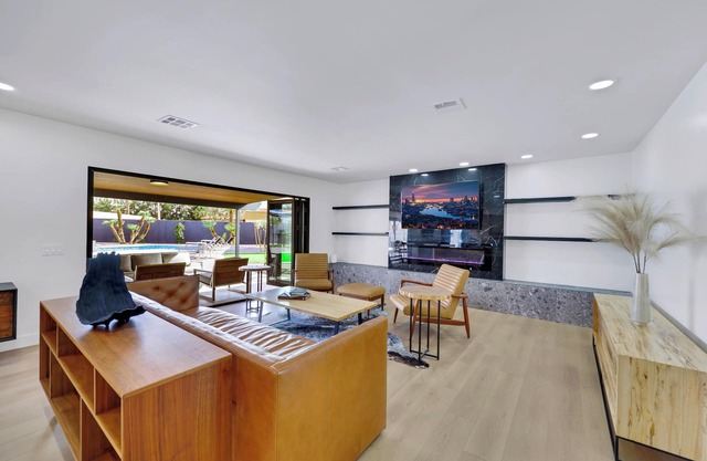 6BD/5BA Ultimate Luxury Retreat/Pool, Sports Courts, Putting Green/13 BEDS