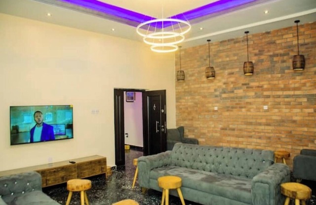 6BDR Duplex in GRA Near Shoprite & Malls