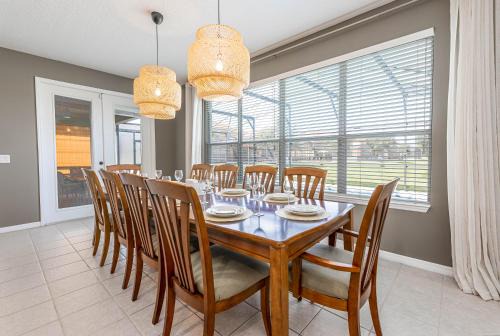 6BR Fun Villa – Game Room, Pool, Near Parks