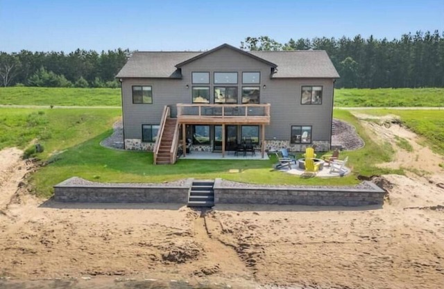 6BR Lakefront Escape Sleeps 20 Kayaks Firepit Near Castle Rock & WIs Dells