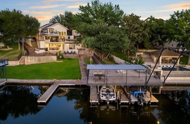 6BR Luxury Retreat on Lake LBJ