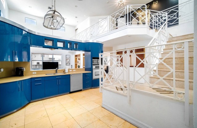 6BR Miami Shores Waterfront Villa with Private Pool, Billiards, Poker & Grill!