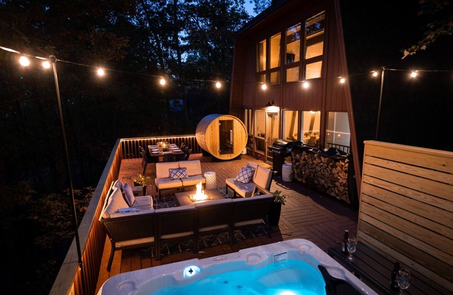 6BR Modern Massanutten Chalet with Hot Tub, Sauna