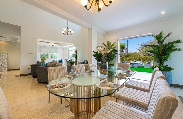 6BR Villa, Private Pool and BBQ Area, Jumeirah Island