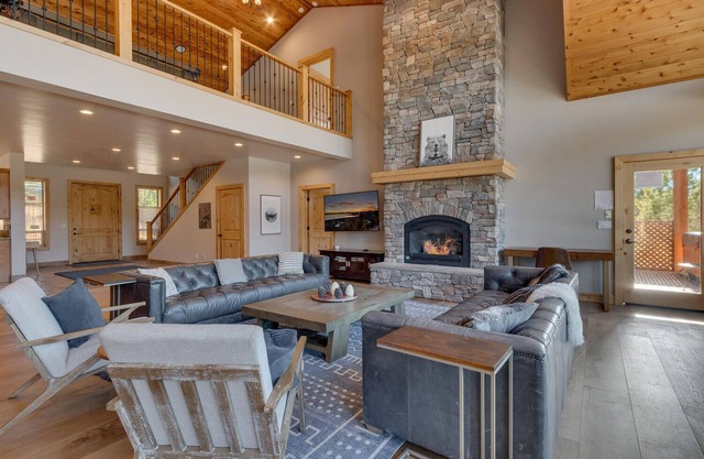 7 Acre Estate, Arcade, Pool Table, Gourmet Kitchen, Grill, Spa +5mins to Beach – The Glenwood