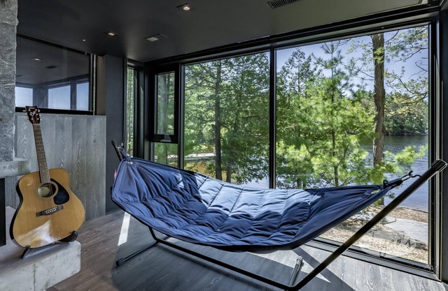 7 bed - 8 bath cottage with luxury and privacy on Lake Muskoka