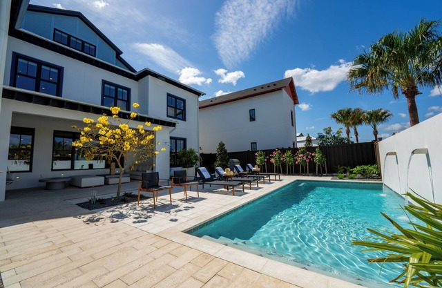 7 Bedroom, 8 Bathroom Entire House in Orlando, FL near Disney!