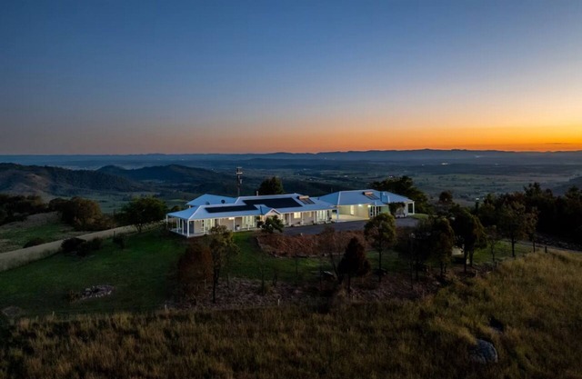 7 bedroom farmstay on 717 pristine acres.