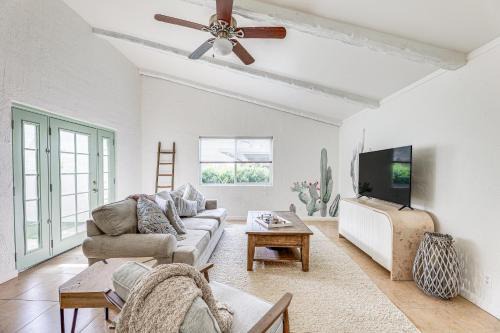 7 Mi to ASU Family Retreat with Pool Access