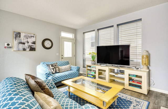7 Mi to Dwtn Portland - Home w/Patio!