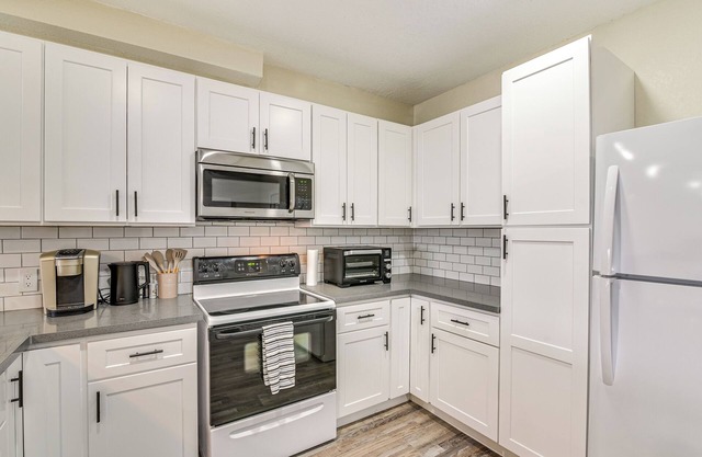 7 Mi to Kemah Boardwalk: Waterfront Houston Condo