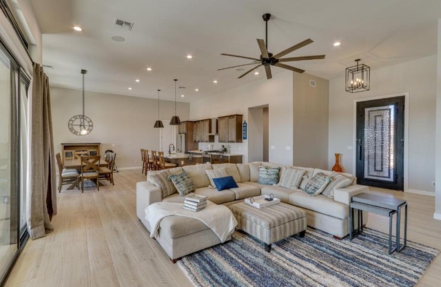 7 Mi to Lost Dutchman Home with Pool and Patio!