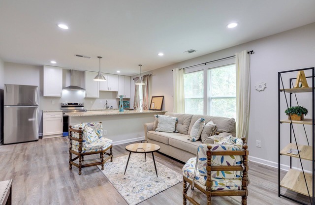7 Mi to Trilith Studios: Atlanta Area Business Hub