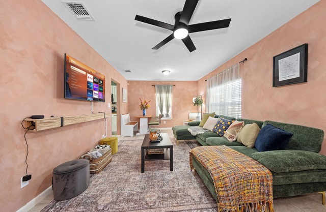7 min: Riverwalk, Pearl,Frost & BAMC-Perfect for small family getaway!
