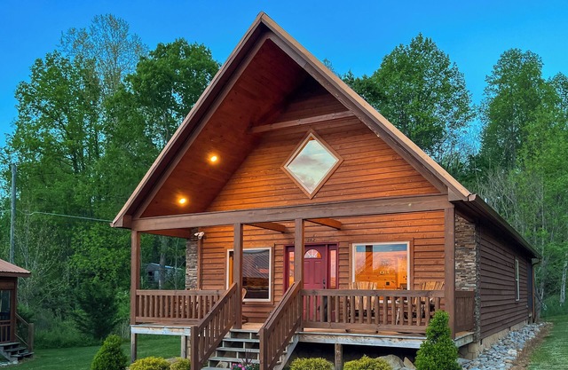 7 min to National Park! Resort cabin-Pickleball court-Hot tub-Arcade-Pool table